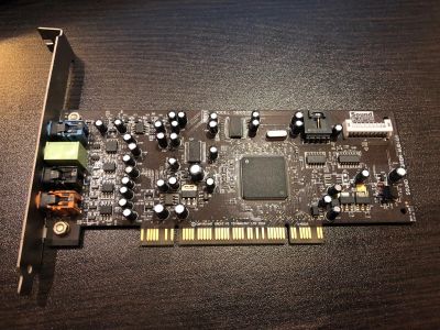 Лот: 14701663. Фото: 1. Б/у Sound Blaster Audigy SE (SB... Звуковые карты