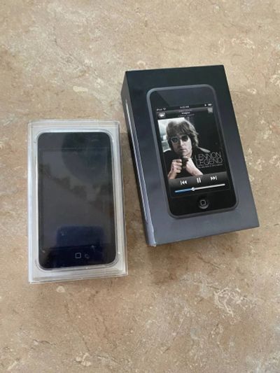Лот: 17776275. Фото: 1. Apple Ipod Touch (8gb) и Apple... Плееры