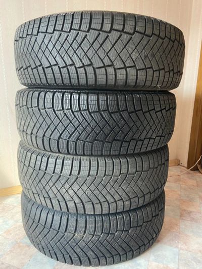 Лот: 18150436. Фото: 1. Автошины Pirelli Ice Zero FR 235... Шины