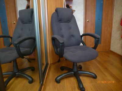 Лот: 12818396. Фото: 1. Кресло руководителя серое новая... Стулья и кресла офисные