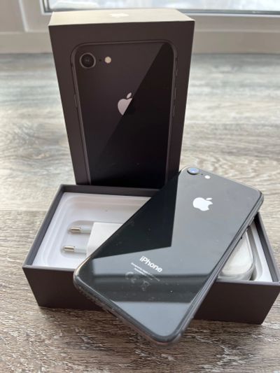 Лот: 18421213. Фото: 1. IPhone 8, 64 gb, black. Смартфоны