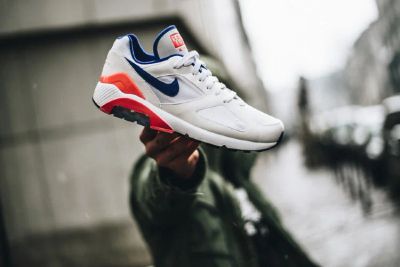 Лот: 15831539. Фото: 1. Nike Air Max 180. Кеды, кроссовки, слипоны