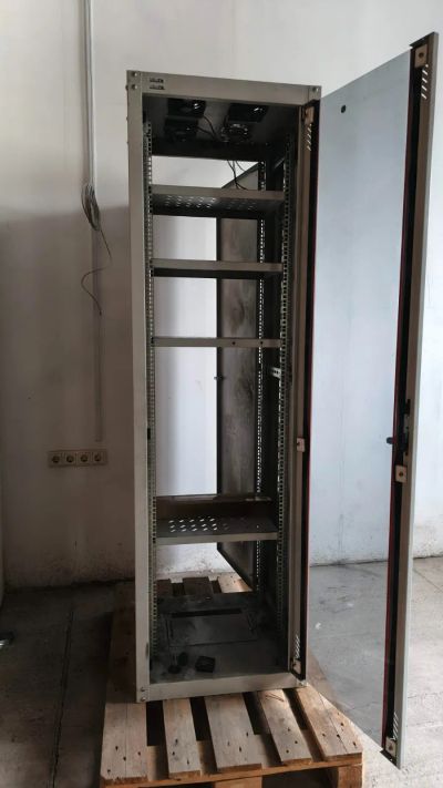 Лот: 25717257. Фото: 1. Шкаф серверный 19" 42U х 600мм. Другое (серверы, схд)