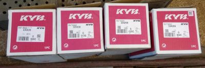 Лот: 23904833. Фото: 1. Стойки комплект KYB для toyota. Ходовая, подвеска, рулевое управление