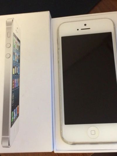 Лот: 5406757. Фото: 1. белый apple iphone 5 65 gb. Смартфоны