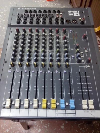 Лот: 7222812. Фото: 1. Микшерный пульт Soundcraft Spirit... Микшеры, предусилители, микрофонные эффекты