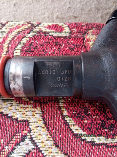 Лот: 17530694. Фото: 1. Форсунка топливная Denso D4DD... Топливная система