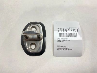 Лот: 21242224. Фото: 1. Петля замка двери Audi A8 2003... Кузов