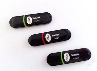 Лот: 807708. Фото: 1. 3 флешки SanDisk USB 2.0 одним... USB-флеш карты