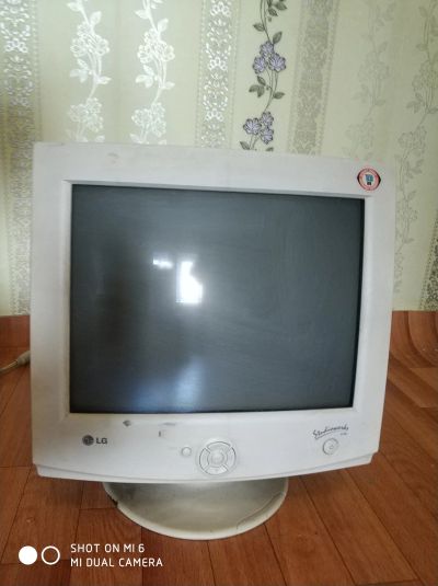 Лот: 12046345. Фото: 1. Монитор LG 575E. ЭЛТ-мониторы