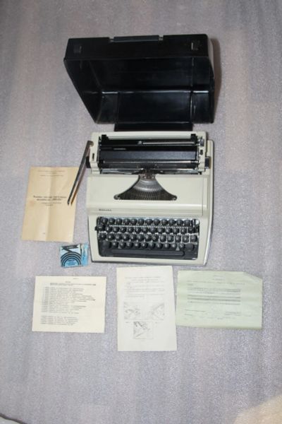 Лот: 19353337. Фото: 1. Печатная машинка Любава. Машина... Предметы интерьера и быта