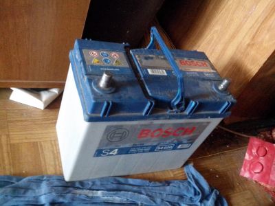Лот: 3837116. Фото: 1. BOSCH silver S4. Аккумуляторы