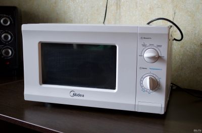 Лот: 14278947. Фото: 1. Микроволновая печь Midea MM720CPI... Микроволновки, мини-печи