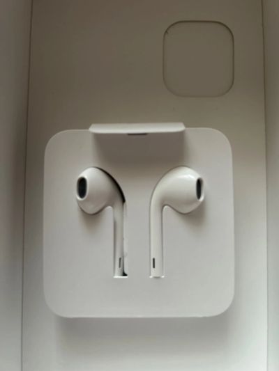 Лот: 20755656. Фото: 1. EarPods. Наушники, гарнитуры
