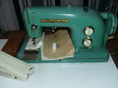 Лот: 8951512. Фото: 1. Швейная машинка Тула 1961, рабочая. Швейная, вязальная