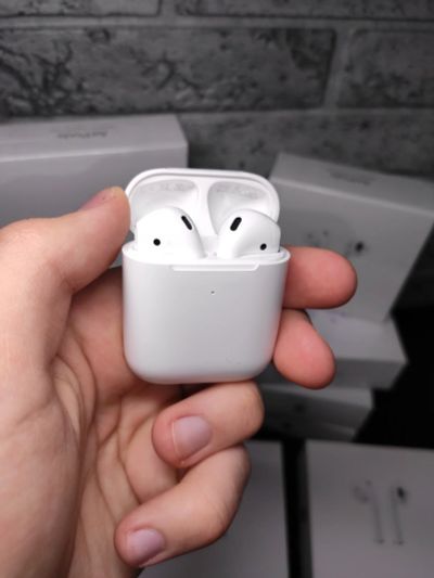 Лот: 17123459. Фото: 1. Apple АirPods 2 беспроводные наушники... Наушники, гарнитуры