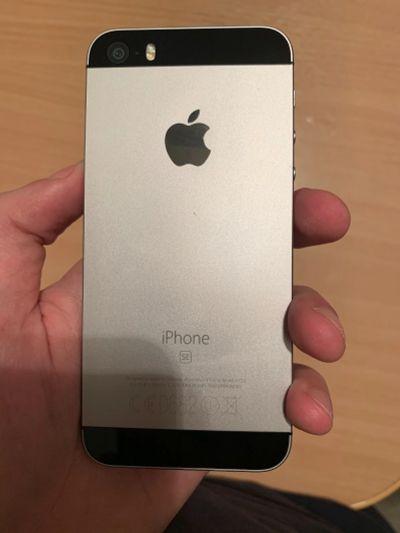 Лот: 16929417. Фото: 1. iPhone SE 32gb space grey. Смартфоны
