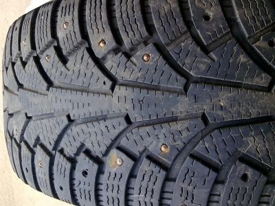 Лот: 3528220. Фото: 1. R15 195/65 Продам 2 шины nokian... Шины