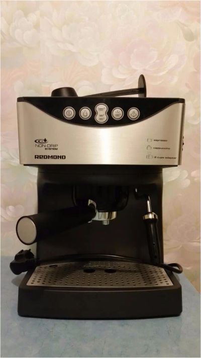 Лот: 7632288. Фото: 1. Кофеварка Redmond RCM-1503. Чайники, кофемашины, кулеры