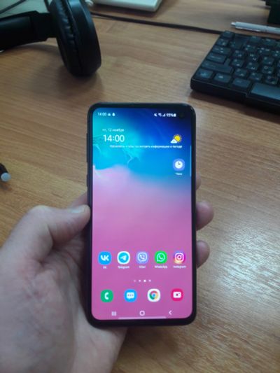 Лот: 18284095. Фото: 1. Телефон Samsung Galaxy S10e. Смартфоны