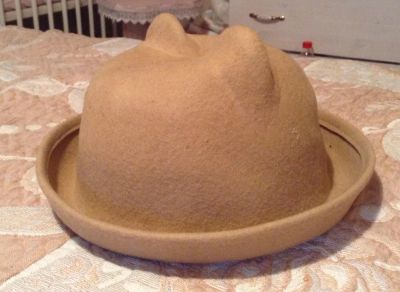 Лот: 4610545. Фото: 1. Женская бежевая шляпка с ушками. Головные уборы