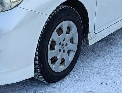 Лот: 25742803. Фото: 1. Комплект зимних колёс r15 Toyota. Шины