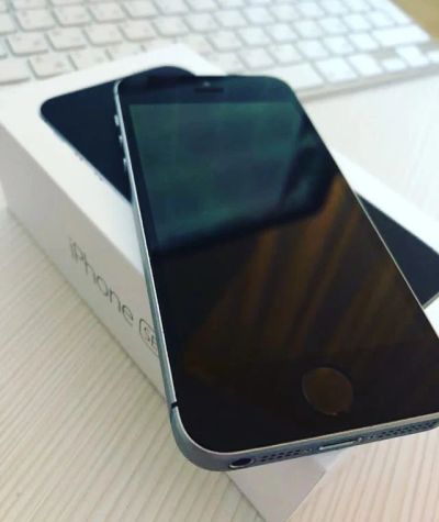 Лот: 11177280. Фото: 1. Apple iPhone SE 16gb. Смартфоны
