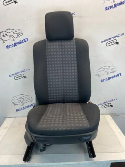 Лот: 22835923. Фото: 1. сиденье Renault Megane LM. Двигатель и элементы двигателя