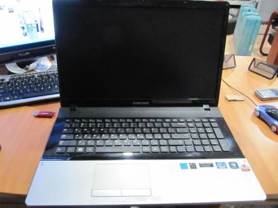 Лот: 3348517. Фото: 1. ноутбук Samsung NP300E7A-S04. Ноутбуки