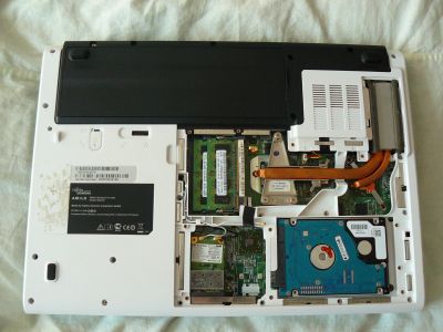 Лот: 11995677. Фото: 1. Ноутбук fujitsu siemens amilo... Ноутбуки