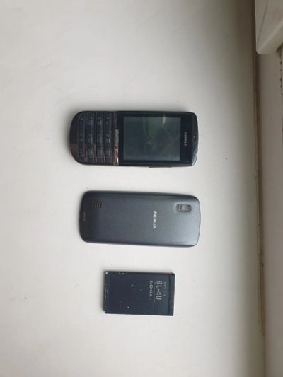 Лот: 21971848. Фото: 1. Nokia Asha 300 в плачевном состоянии... Кнопочные мобильные телефоны