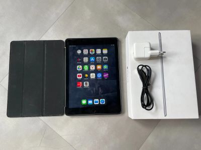 Лот: 25328030. Фото: 1. Планшет Apple iPad Air 2. Планшеты
