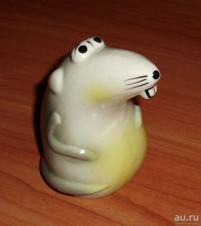 Лот: 15161616. Фото: 1. Фарфоровая статуэтка Крыса (мышь... Фарфор, керамика