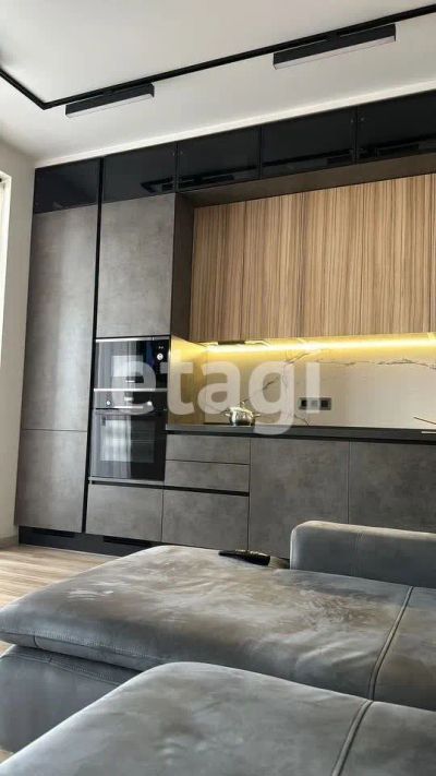 Лот: 25077659. Фото: 1. Продам 2-комн. кв. 60 кв.м. Красноярск... Квартиры, студии