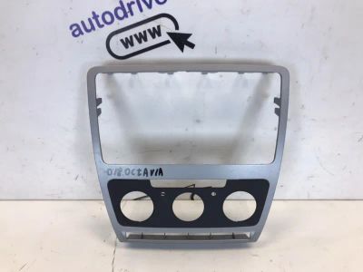 Лот: 21708299. Фото: 1. рамка магнитолы Skoda Octavia... Кузов