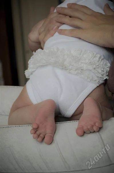 Лот: 2660097. Фото: 1. боди нарядный с рюшами на попе. Ползунки, распашонки, слипы