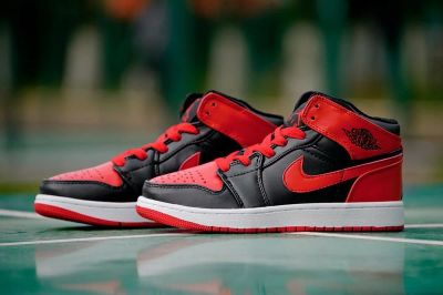 Лот: 17196004. Фото: 1. Кроссовки Nike Air Jordan 1 (2926... Кеды, кроссовки, слипоны