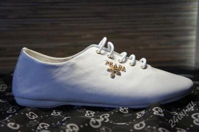 Лот: 1058174. Фото: 1. кожаные балетки Prada белые. новые. Балетки