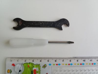 Лот: 18748163. Фото: 1. Ключ и отвёртка СССР для швейной... Швейный и вязальный инструмент