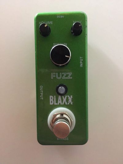 Лот: 18619299. Фото: 1. Stagg Blaxx Fuzz. Гитарные эффекты и комбоусилители