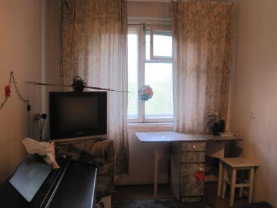 Лот: 4109874. Фото: 1. Срочно сдается комната в 2 комнатной... Квартиры, студии