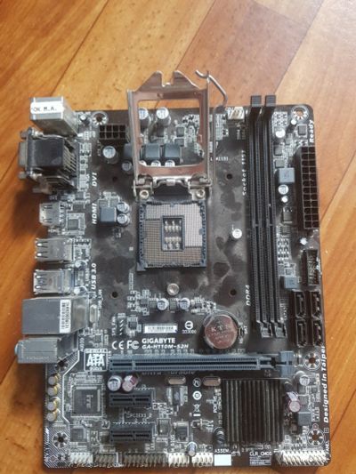 Лот: 15913233. Фото: 1. Gigabyte GA-h110m-S2H. Материнские платы