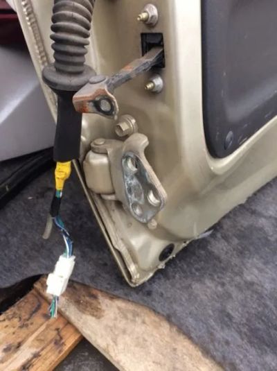 Лот: 21413418. Фото: 1. петли задней двери Toyota Funcargo... Двигатель и элементы двигателя