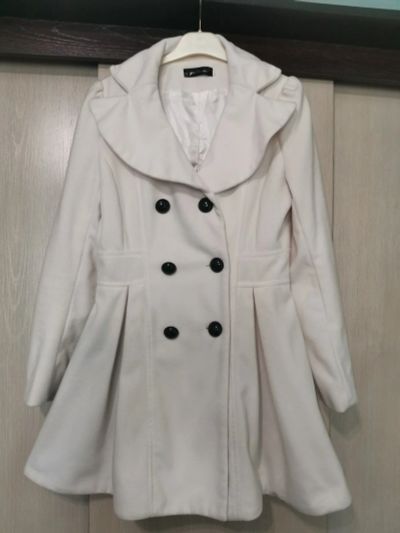 Лот: 18805800. Фото: 1. Пальто белое. Верхняя одежда