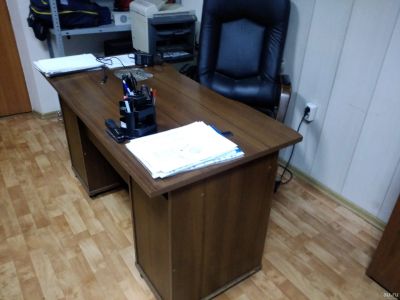 Лот: 13005042. Фото: 1. Стол офисный (для офиса). Компьютерные и письменные столы