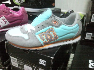 Лот: 949802. Фото: 1. Кроссовки женские от DC shoes... Кеды, кроссовки, слипоны