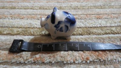 Лот: 10877752. Фото: 1. статуэтка Свинья гжель. Фигурки, статуэтки