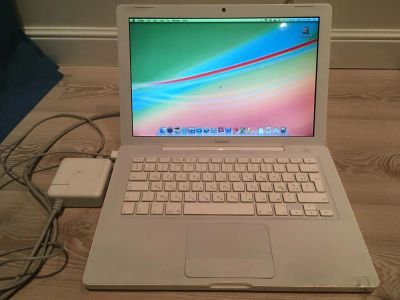 Лот: 10685353. Фото: 1. Ноутбук Apple MacBook3,1 13” White. Ноутбуки