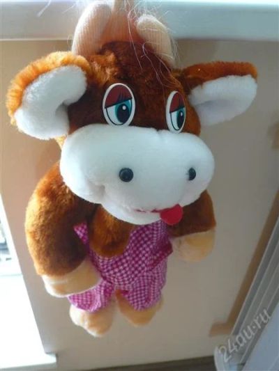 Лот: 2854514. Фото: 1. мягкая игрушка корова с молнией. Мягкие