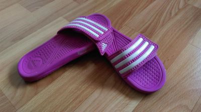 Лот: 10219987. Фото: 1. Сланцы Adidas, по стельке 18 см... Шлепанцы, сланцы